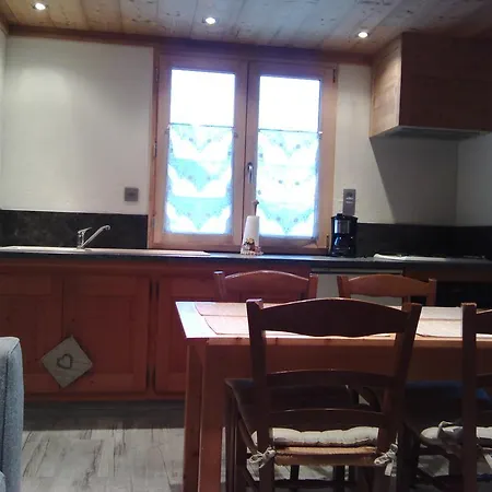 Le Foueustarle Apartment